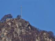 39 Zoom sulla croce del Monte Zucco